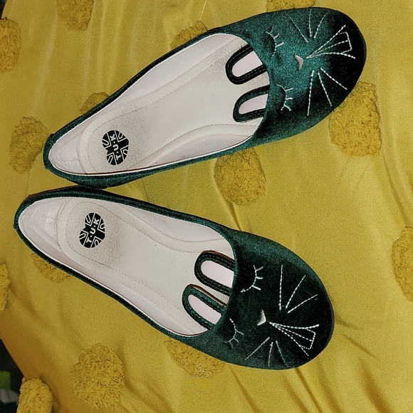 T.U.K Shoes - TUK Velvet Emerald Green Bunny Rabbit Ballet Flats Sz 9